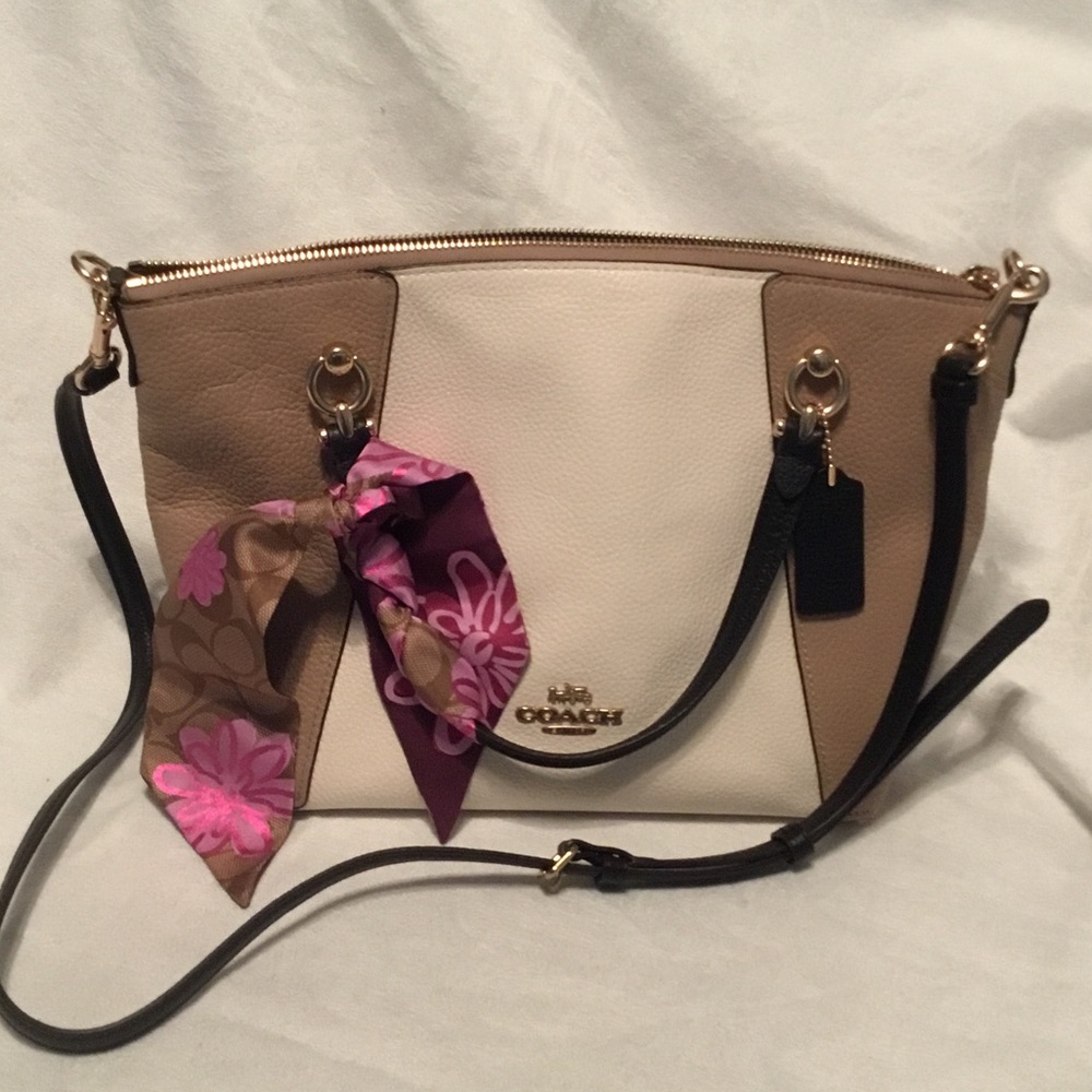 Coach Women's Leather Beige and Cream Bag